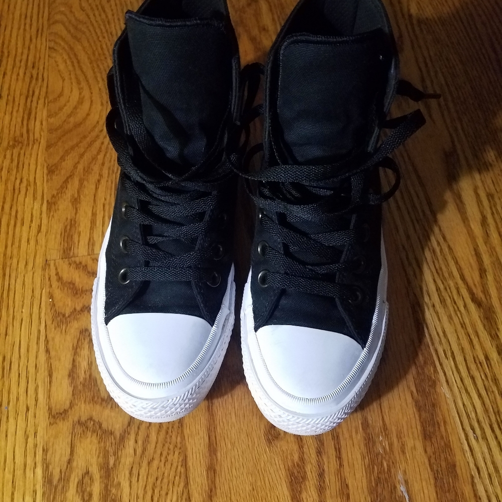 Sneakers- Converse Black and White